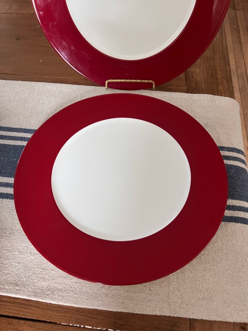 2 Villeroy And Boch Classic Collection Silk Red Dinner Plates - Picture 3 of 5